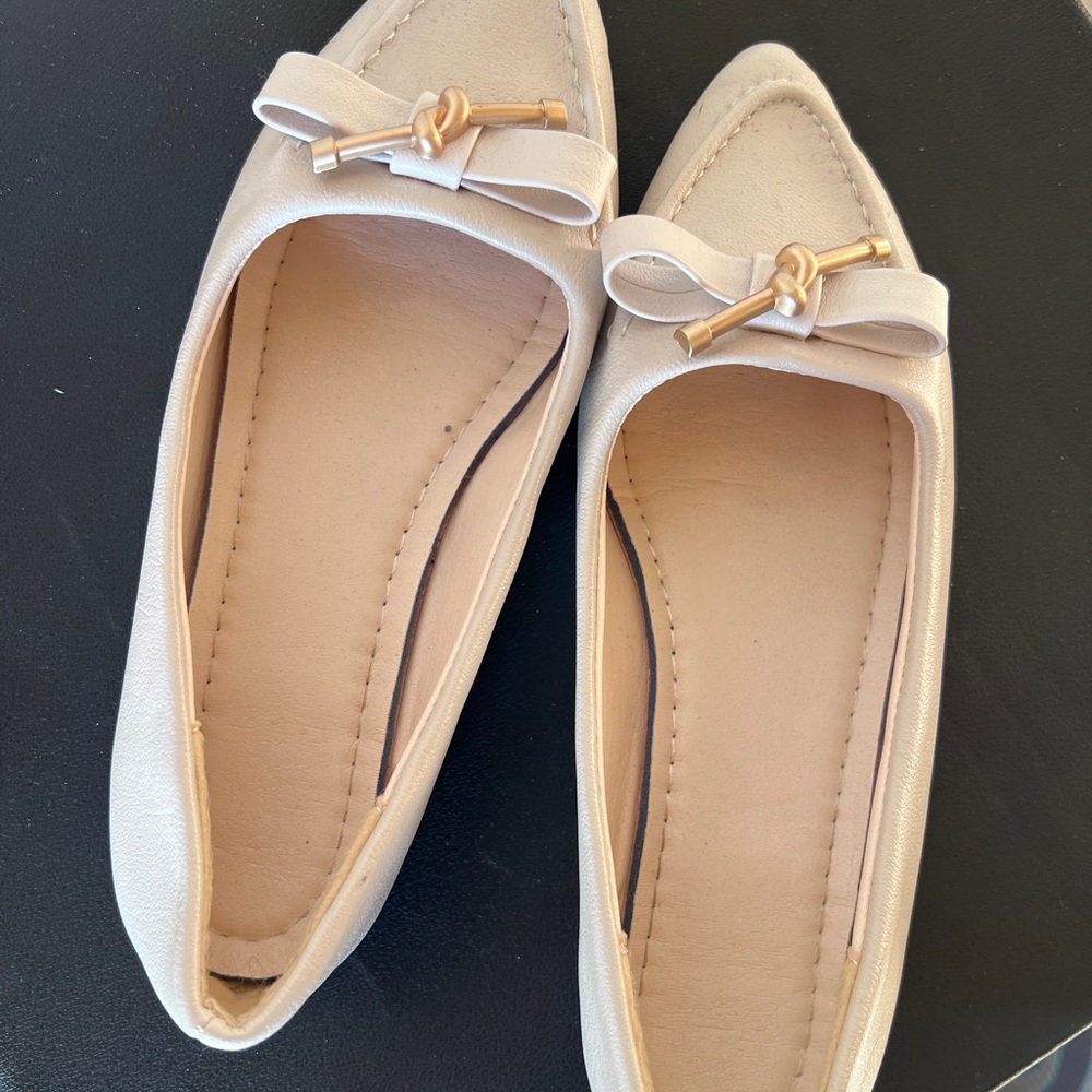 Elegant Cream Bow Flats